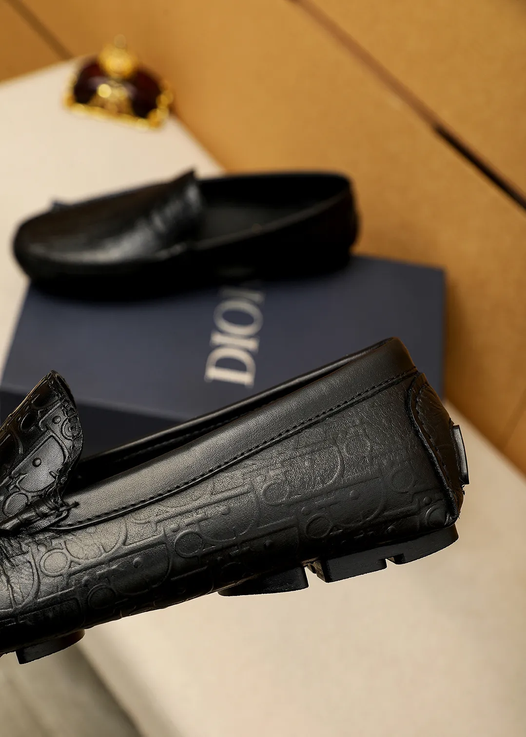 Men's shoes 💰420 💐 Product trademark: Dior "Dior" Doudou shoes Regular size: 38-44 (45🉑️customized) Product materials: Selected Italian imported first-layer calfskin embossed upper, imported water-dyed sheep 🐑 leather lining. Strong three-dimensional visual effect, original outsole color: 1⃣️color🉑️select